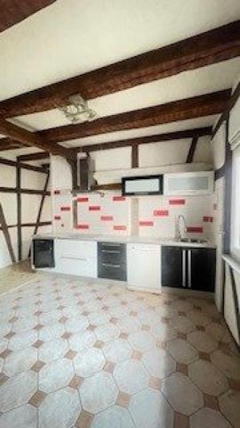 Appartement de 158 M² avec parking , chauffage au gaz , 2 sdb , à rénover , gros potentiel
