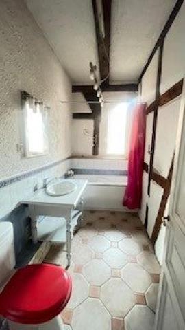 Appartement de 158 M² avec parking , chauffage au gaz , 2 sdb , à rénover , gros potentiel