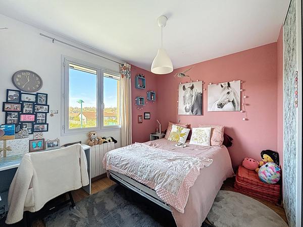 Charmante Maison à Villieu, 105m², 4 chambres, garage, piscine hors sol sur un terrain de 719m²