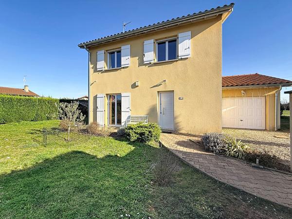 Charmante Maison à Villieu, 105m², 4 chambres, garage, piscine hors sol sur un terrain de 719m²