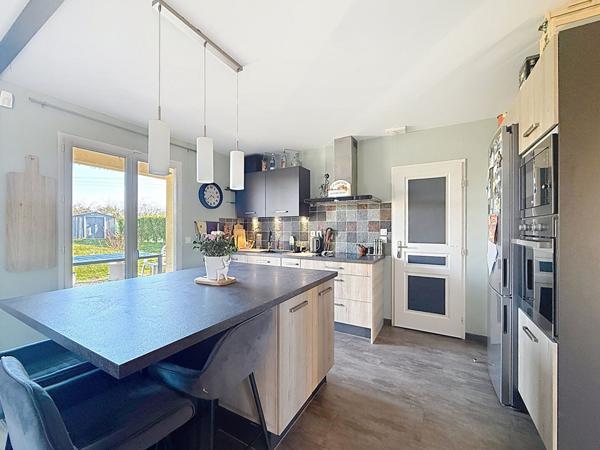 Charmante Maison à Villieu, 105m², 4 chambres, garage, piscine hors sol sur un terrain de 719m²
