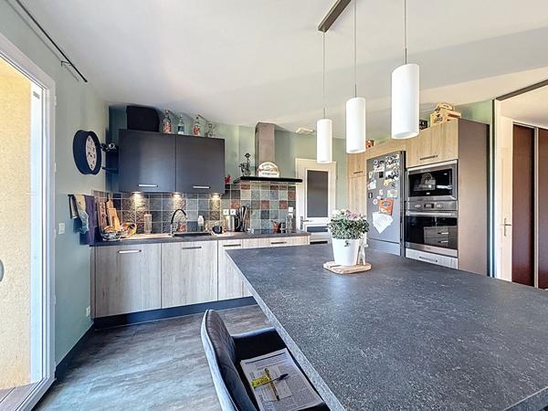 Charmante Maison à Villieu, 105m², 4 chambres, garage, piscine hors sol sur un terrain de 719m²