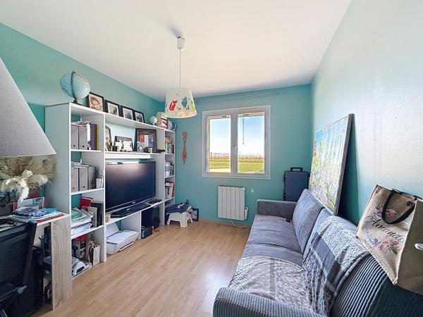 Charmante Maison à Villieu, 105m², 4 chambres, garage, piscine hors sol sur un terrain de 719m²