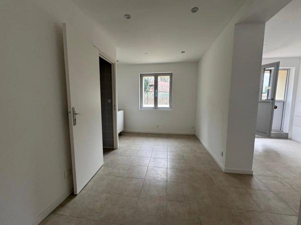 Location Local commercial 25 m2 à Belle-Église