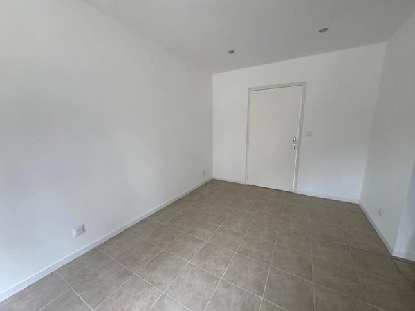 Location Local commercial 25 m2 à Belle-Église