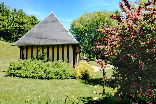 Propriété à vendre Maison et gîte en colombage proche de VIMOUTIERS (61)
