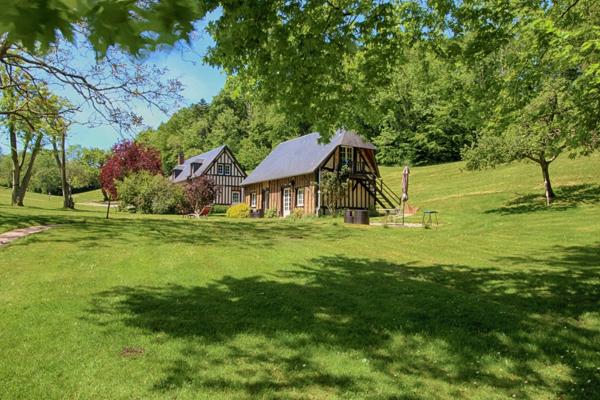 Propriété à vendre Maison et gîte en colombage proche de VIMOUTIERS (61)