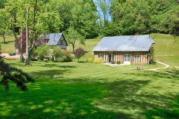 Propriété à vendre Maison et gîte en colombage proche de VIMOUTIERS (61)