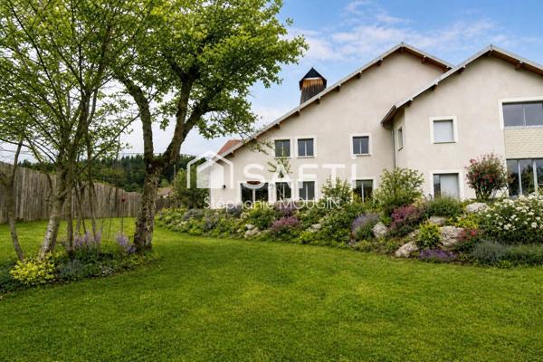 Maison contemporaine aux volumes exceptionnels – 304 m² habitables – gîte indépendant – DPE B – proche Valdahon