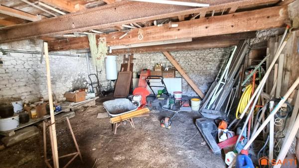 À 600 m du centre et proche port et plages, ensemble immobilier à fort potentiel…