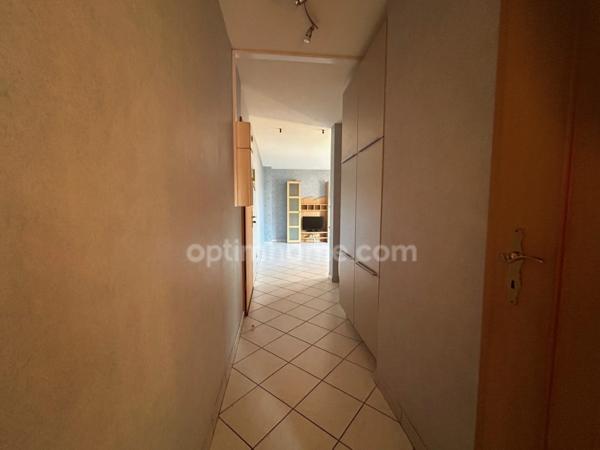VILLAGE-NEUF, quartier résidentiel en impasse, joli appartement 2pièces de 51.60m², balcon, cave. Top emplacement!