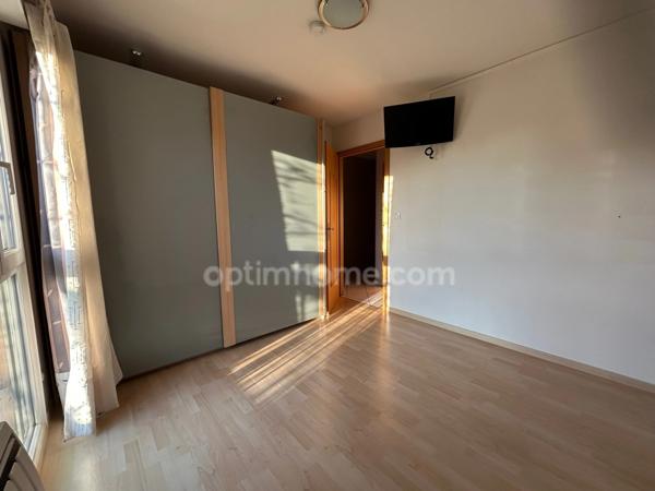 VILLAGE-NEUF, quartier résidentiel en impasse, joli appartement 2pièces de 51.60m², balcon, cave. Top emplacement!