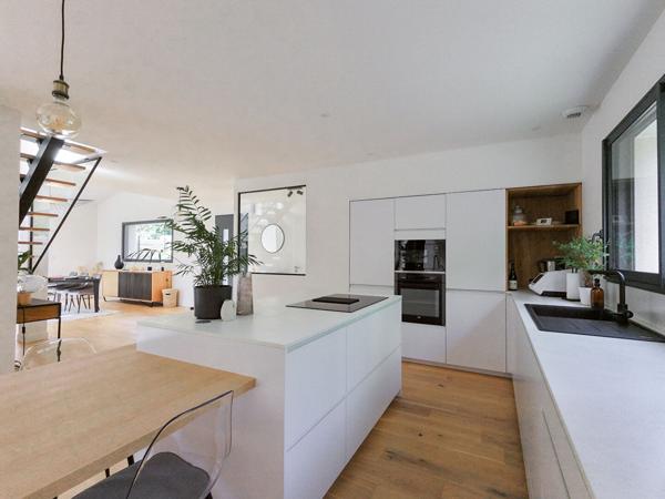 Maison contemporaine à vendre dans un quartier recherché de Murs Erigné avec prestations de qualités