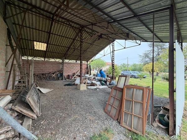 CORPS DE FERME AVEC DEPENDANCE ET GRAND JARDIN CLOS