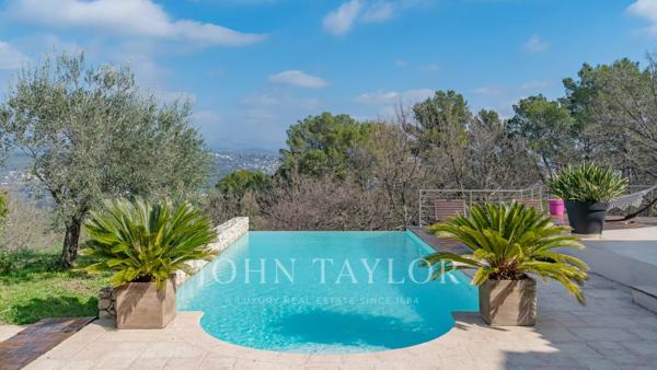 Tourrettes - villa contemporaine avec vue panoramique
