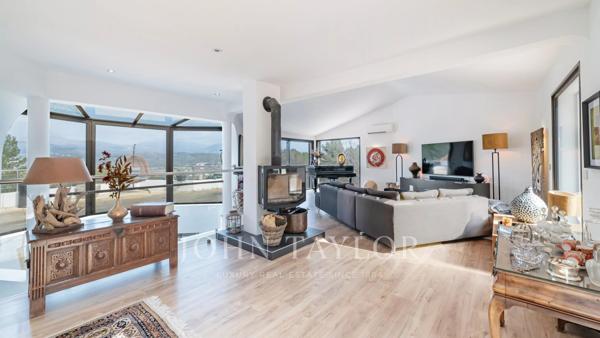 Tourrettes - villa contemporaine avec vue panoramique