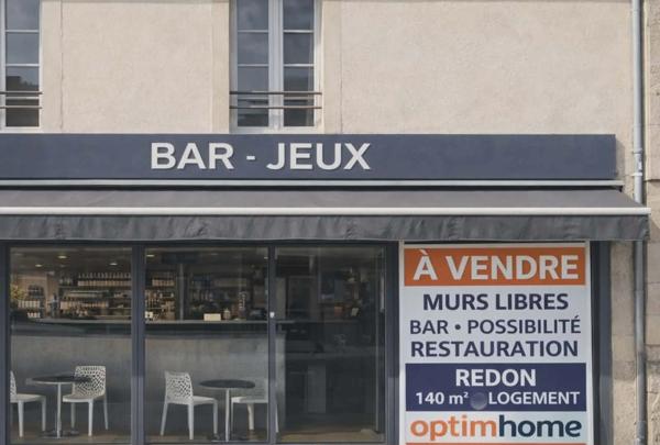 BAR – PETITE RESTAURATION – LICENCE IV – VENTE MURS LIBRES – CENTRE-VILLE REDON 35