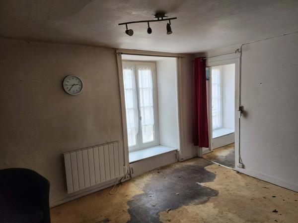 BAR – PETITE RESTAURATION – LICENCE IV – VENTE MURS LIBRES – CENTRE-VILLE REDON 35
