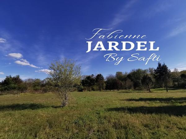 Terrain VIABILISE plat et constructible de 2 257 m² situé à Carsac-Aillac