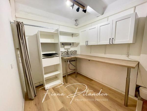 Maison de village avec terrasse, double caves et terrain de 200m2