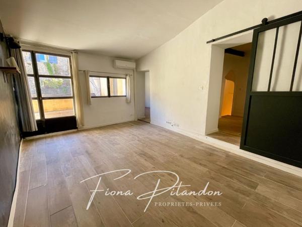 Maison de village avec terrasse, double caves et terrain de 200m2