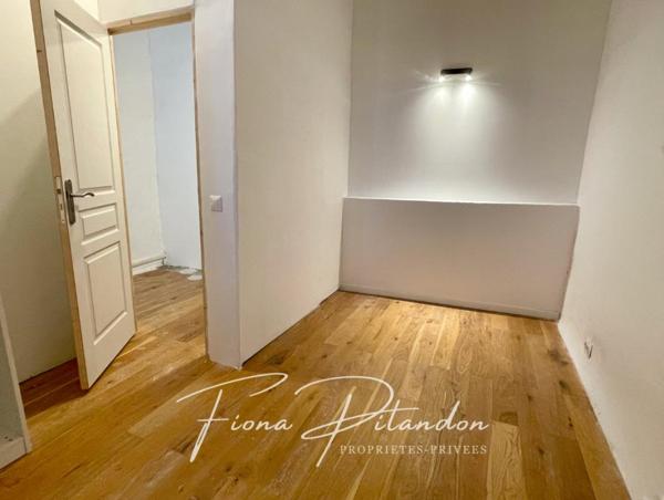 Maison de village avec terrasse, double caves et terrain de 200m2