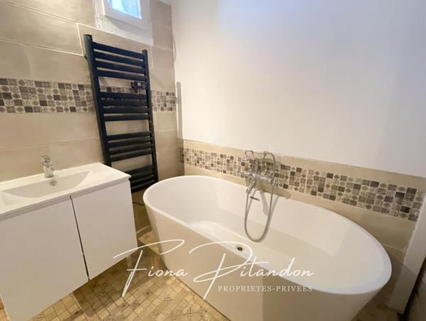 Maison de village avec terrasse, double caves et terrain de 200m2