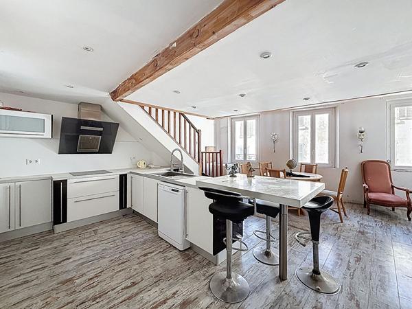 Appartement Grasse 5 pièce(s) 102 m2- Grasse centre, proche des commodités, Ascenseur, Terrasse et vue mer