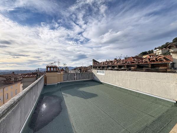 Appartement Grasse 5 pièce(s) 102 m2- Grasse centre, proche des commodités, Ascenseur, Terrasse et vue mer