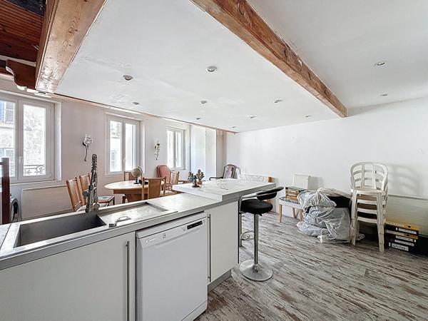 Appartement Grasse 5 pièce(s) 102 m2- Grasse centre, proche des commodités, Ascenseur, Terrasse et vue mer