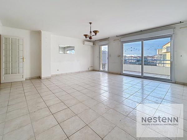 FREJUS PLAGE T3 EN DERNIER ETAGE ASCENSEUR - TERRASSE - 2 GARAGES