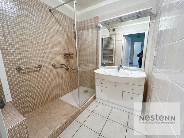 FREJUS PLAGE T3 EN DERNIER ETAGE ASCENSEUR - TERRASSE - 2 GARAGES