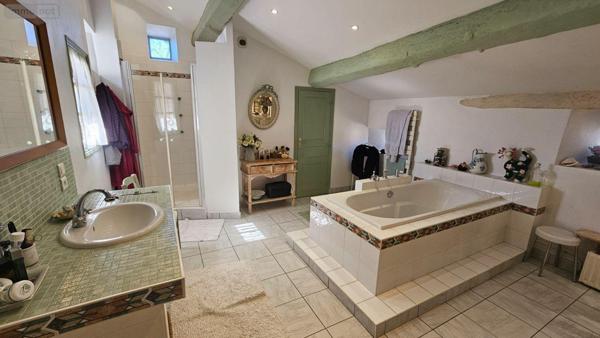 Propriété d'agrément à vendre à Nieulle-sur-Seudre en Charente-Maritime (17600), ref : Ref 02049