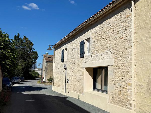 Maison de 136 m2 - Centre-bourg de Courçon., Courcon 17170
