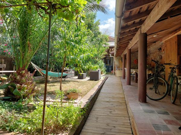 A vendre montauban. Maison de charme atypique, rénovée dans un esprit écologique, 7 pièces MONTAUBAN (82), 200m² habitables, jardin et dépendance