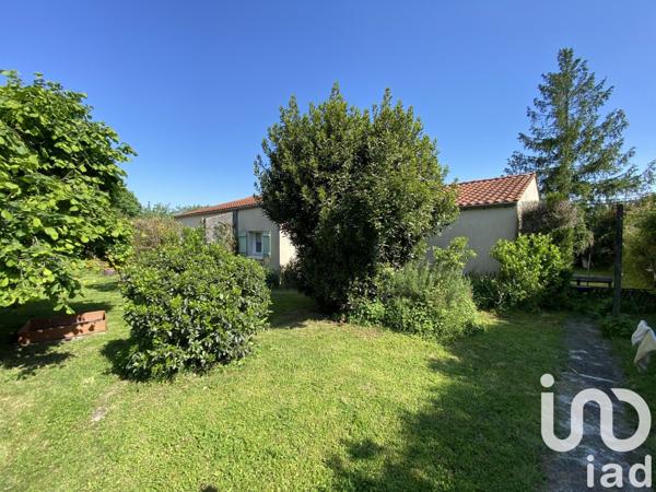 Maison 5 pièces de 145 m² à Les Herbiers (85500)