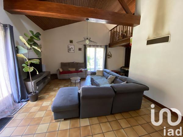 Maison 5 pièces de 145 m² à Les Herbiers (85500)