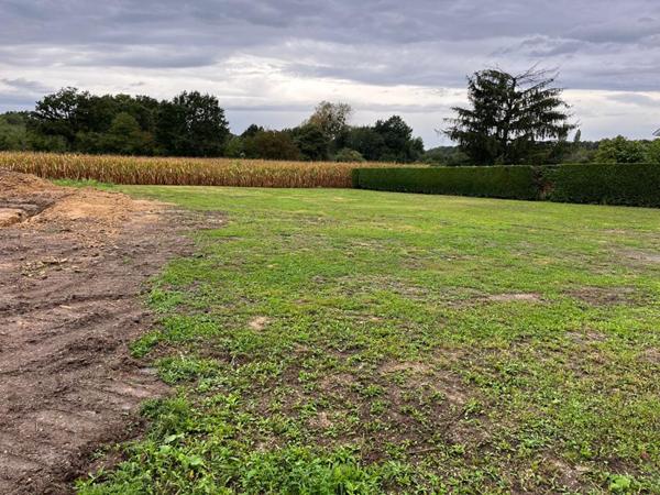 dernier très beau terrain constructible a 32.5  le m²dans un endroit calme à St Christophe enBresse