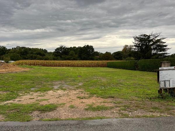 dernier très beau terrain constructible a 32.5  le m²dans un endroit calme à St Christophe enBresse