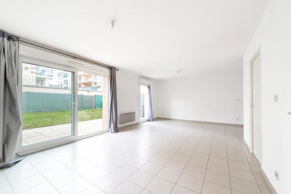 Maison récente et mitoyenne