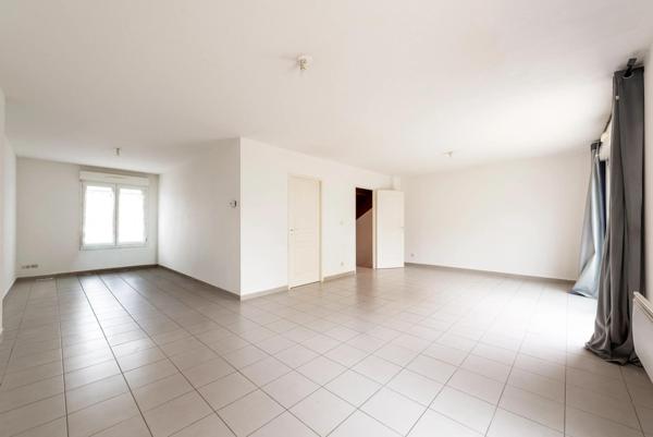 Maison récente et mitoyenne