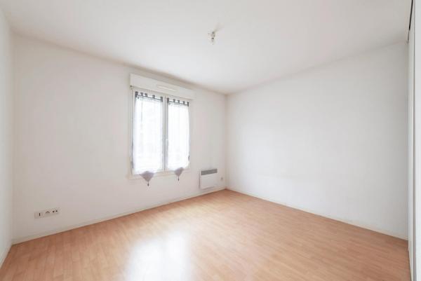 Maison récente et mitoyenne