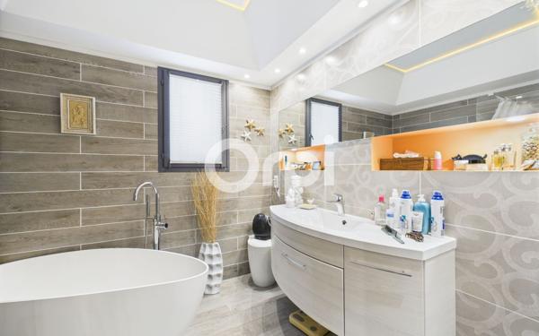 Maison à vendre    6 pièces •  Mandelieu-la-Napoule