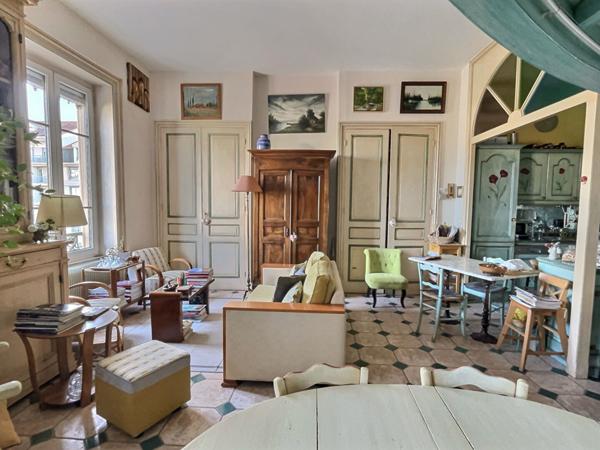 Place Ambroise Coutois - T2 bis traversant E/O, vue dégagée, charme, cave