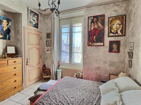 Place Ambroise Coutois - T2 bis traversant E/O, vue dégagée, charme, cave