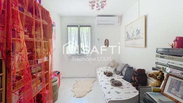 VILLA DE PLAIN PIED AVEC STUDIO ET PISCINE