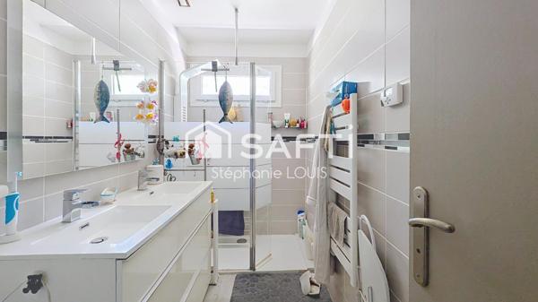 VILLA DE PLAIN PIED AVEC STUDIO ET PISCINE