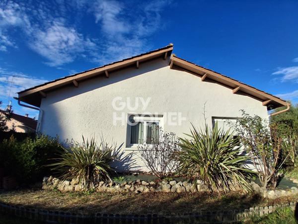 Maison de plain pied, 3 chambres, garage et jardin