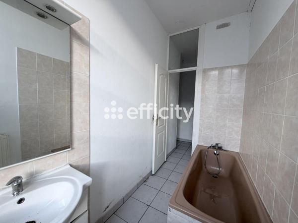 Maison
         6 pièces
        - 129 m² 65 900 € *