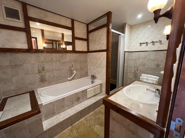 Dpt Côte d'Or (21), à vendre proche de BEAUNE propriete P34 de 1458 m²